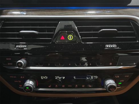 Used 2023 BMW 530e w/ Premium Package image 23