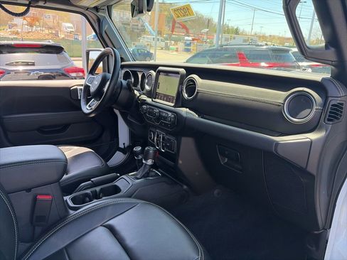Used 2023 Jeep Wrangler Unlimited Sahara w/ Cold Weather Group AWD/4WD image 19