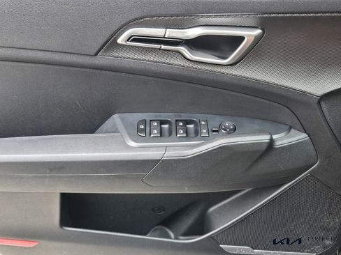 Certified 2025 Kia Sportage LX image 30