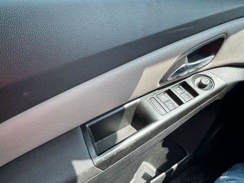 Used 2014 Chevrolet Cruze LS FWD image 26