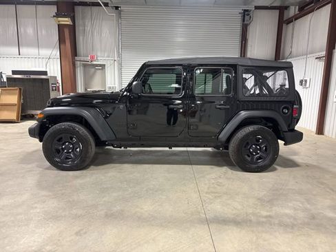Used 2025 Jeep Wrangler Sport S image 5