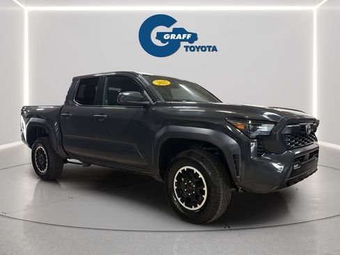 Used 2025 Toyota Tacoma TRD Off-Road AWD/4WD image 10