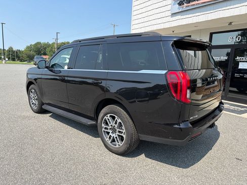 Used 2025 Ford Expedition Active AWD/4WD image 7