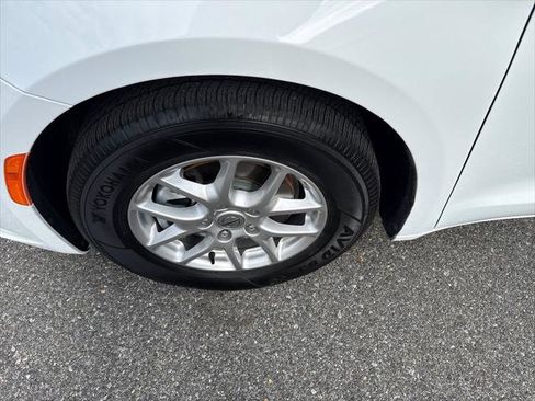 Used 2024 Chrysler Pacifica Touring-L FWD image 9