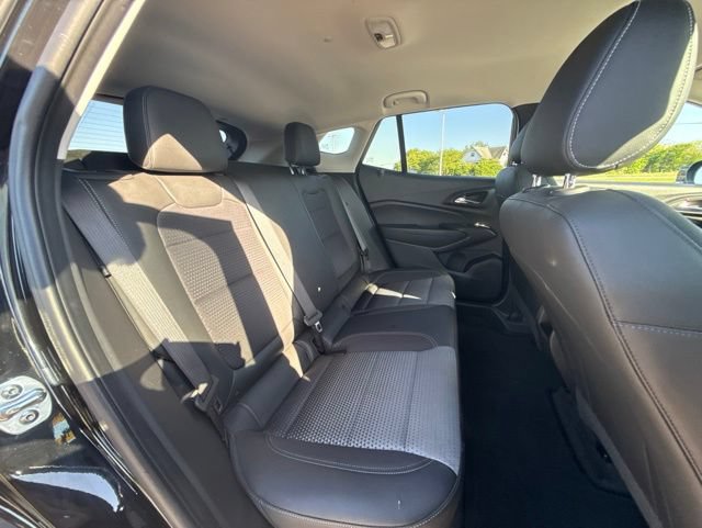 Used 2025 Chevrolet Trax LT w/ LT Convenience Package FWD image 31