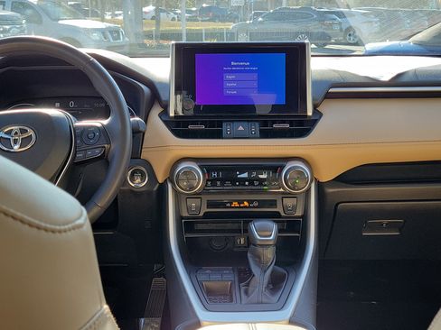 Used 2023 Toyota RAV4 XLE Premium image 17