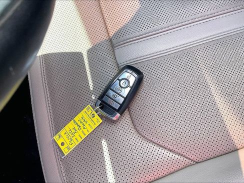 Used 2022 Ford Expedition Limited RWD image 10