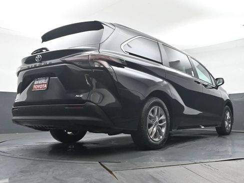 Used 2026 Toyota Sienna XLE AWD/4WD image 39