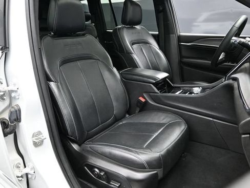 Used 2023 Jeep Grand Cherokee Overland AWD/4WD image 17