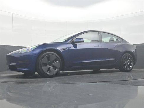 Used 2023 Tesla Model 3 Standard Range image 28