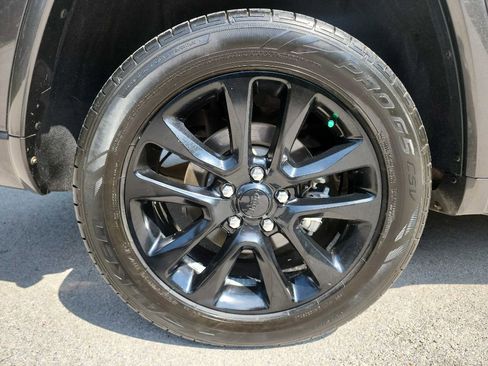 Used 2021 Jeep Grand Cherokee Laredo X image 11