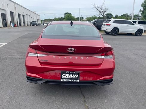 Used 2023 Hyundai Elantra SEL w/ Convenience Package FWD image 6