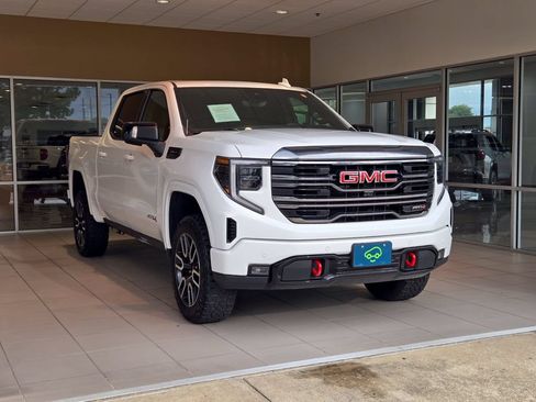 Used 2024 GMC Sierra 1500 AT4 w/ Technology Package AWD/4WD image 3