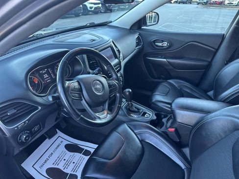 Used 2019 Jeep Cherokee Latitude Plus w/ Cold Weather Group image 13