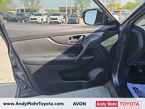 Used 2016 Nissan Rogue SV w/ SV Premium Package FWD image 11
