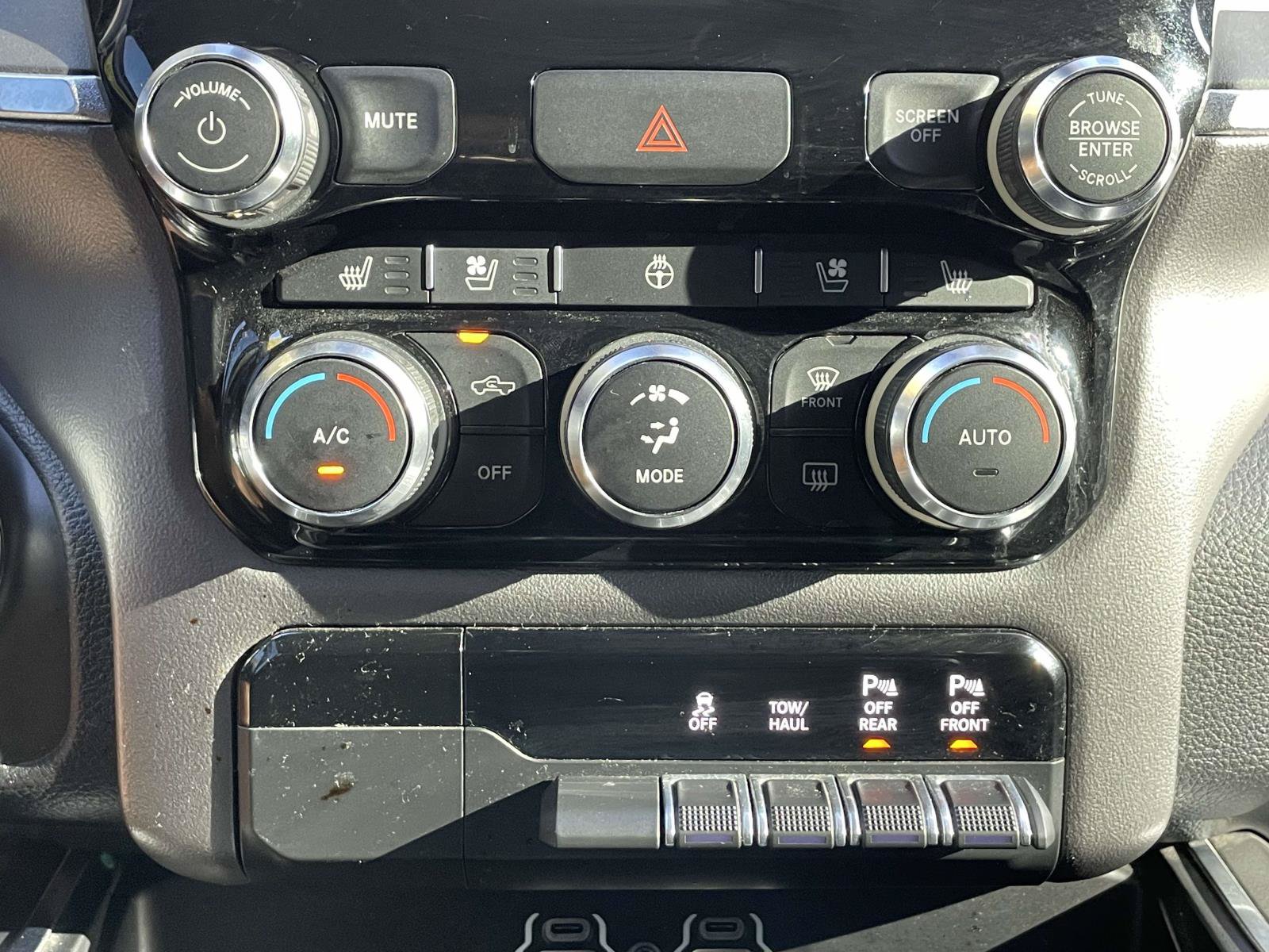 Used 2020 RAM 1500 Laramie w/ Sport Appearance Package AWD/4WD image 30