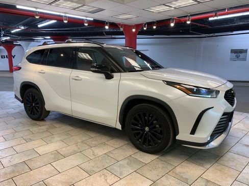 Used 2023 Toyota Highlander XSE AWD/4WD image 9