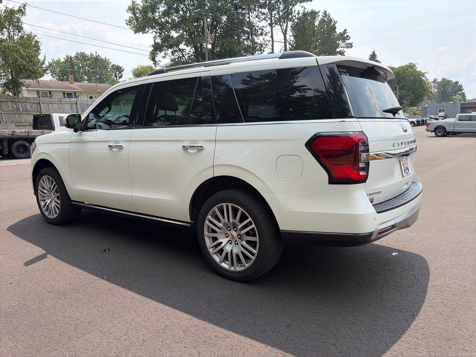 Used 2023 Ford Expedition Limited AWD/4WD image 4
