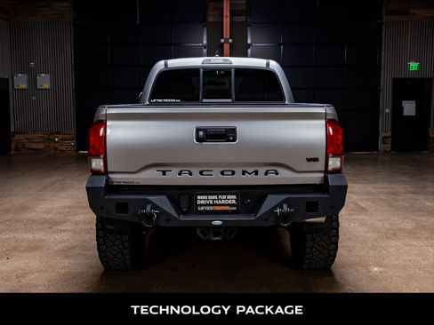 Used 2016 Toyota Tacoma TRD Sport image 7