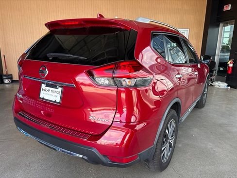 Used 2017 Nissan Rogue SL AWD/4WD image 14