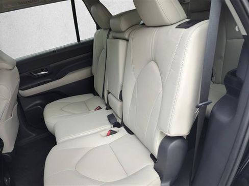 Certified 2025 Toyota Grand Highlander AWD Hybrid image 23