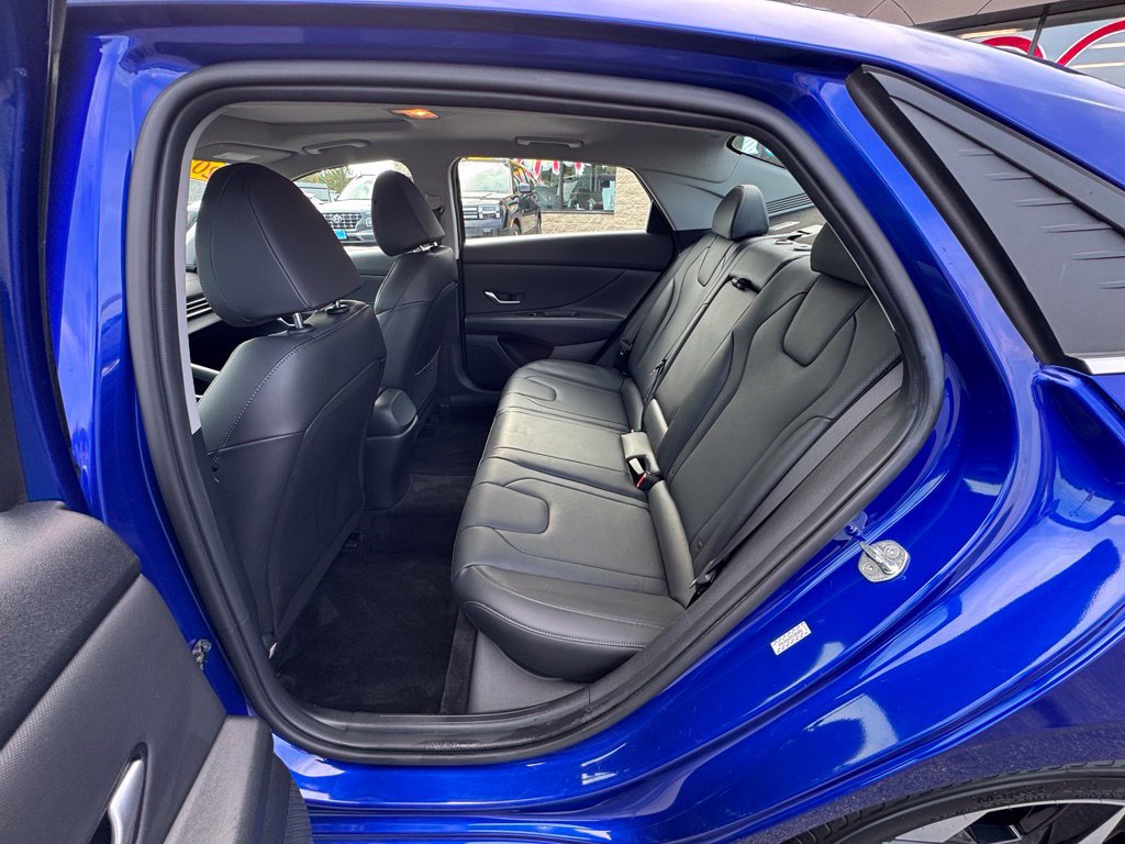 Used 2023 Hyundai Elantra Limited FWD image 9