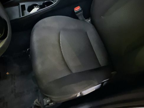 Used 2022 Toyota Prius LE FWD image 11