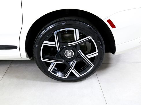 Certified 2025 Rolls-Royce Cullinan Black Badge AWD/4WD image 43