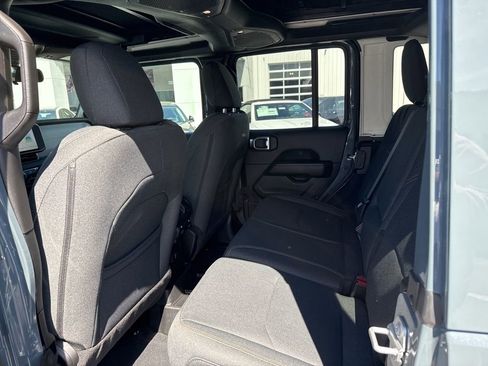 Used 2025 Jeep Wrangler Unlimited Sahara w/ Safety Group image 10