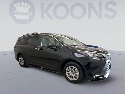 Used 2024 Toyota Sienna XLE w/ XLE Plus Package FWD image 10