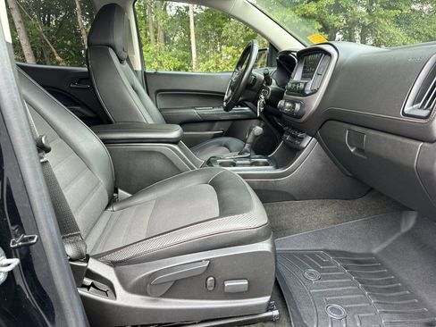 Used 2017 GMC Canyon SLE w/ All Terrain Package image 29