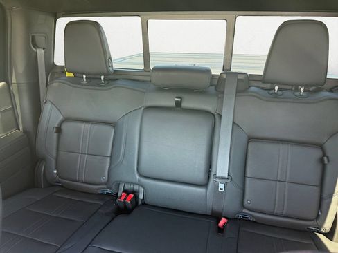 Used 2024 Chevrolet Silverado 1500 High Country w/ High Country Premium Package AWD/4WD image 13