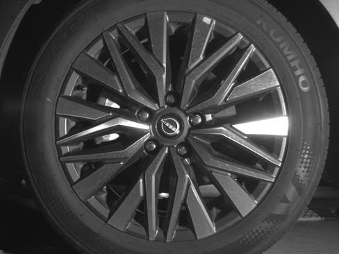 Used 2025 Nissan Altima 2.5 SV FWD image 12