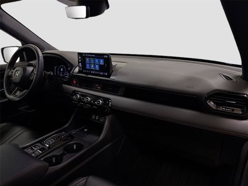 Used 2025 Honda Pilot TrailSport image 30