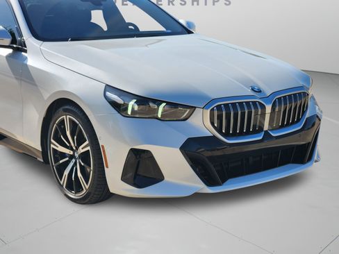 Used 2026 BMW 540i xDrive w/ M Sport Package AWD/4WD image 29