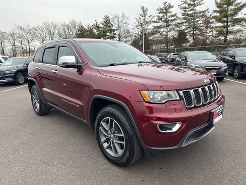 Used 2018 Jeep Grand Cherokee Limited image 3