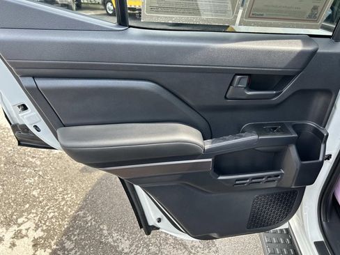 Used 2025 Toyota 4Runner SR5 AWD/4WD image 25