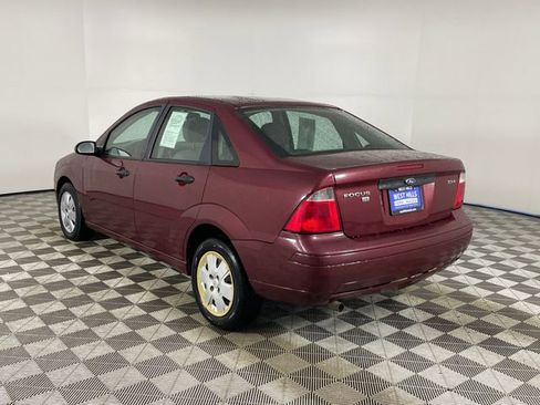 Used 2006 Ford Focus ZX4 Sedan FWD image 19