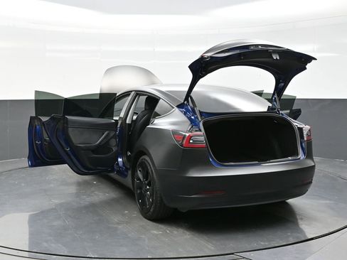 Used 2021 Tesla Model 3 Standard Range Plus image 40