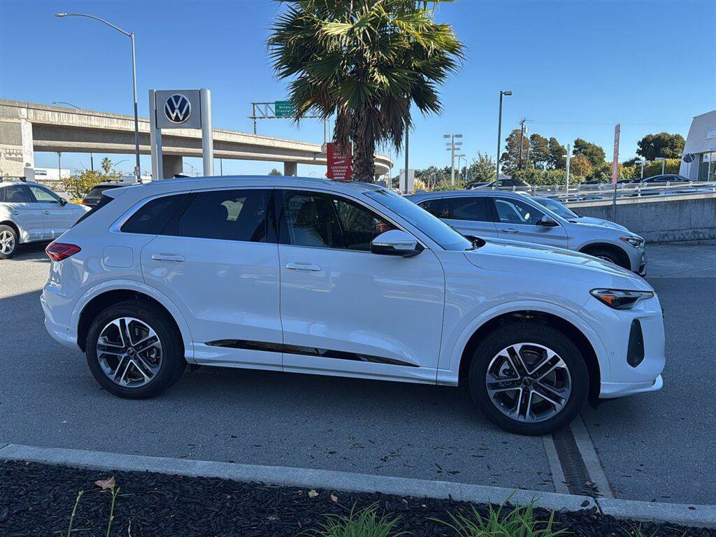 Used 2026 Audi Q5 Premium w/ Convenience Package AWD/4WD image 5