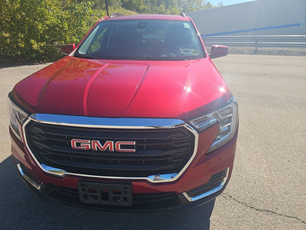 Used 2023 GMC Terrain SLE w/ Driver Convenience Package AWD/4WD image 2