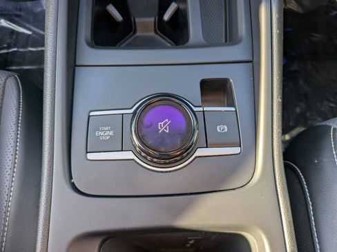Certified 2025 Volkswagen Tiguan SE FWD image 22