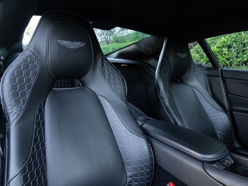 Used 2014 Aston Martin Vanquish Coupe image 98