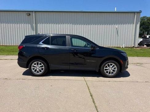 Used 2024 Chevrolet Equinox LT AWD/4WD image 2