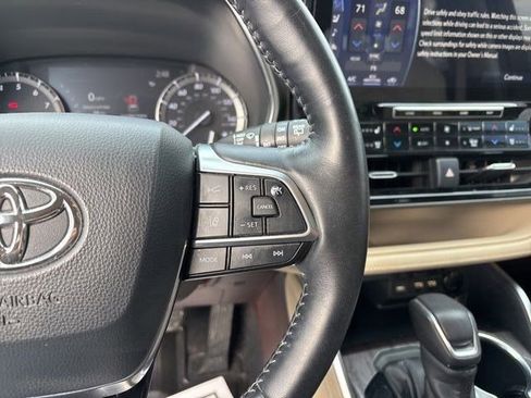 Used 2020 Toyota Highlander Limited image 17