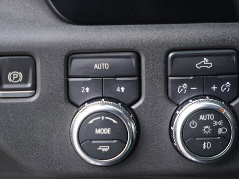 Used 2022 GMC Sierra 1500 Elevation image 18