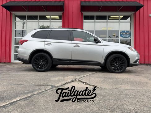 Used 2020 Mitsubishi Outlander SE FWD image 1
