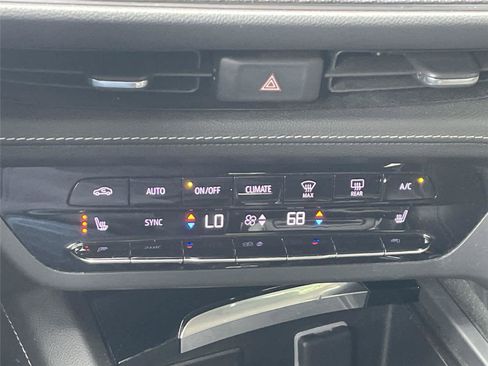 Used 2023 Buick Envision Essence FWD image 16