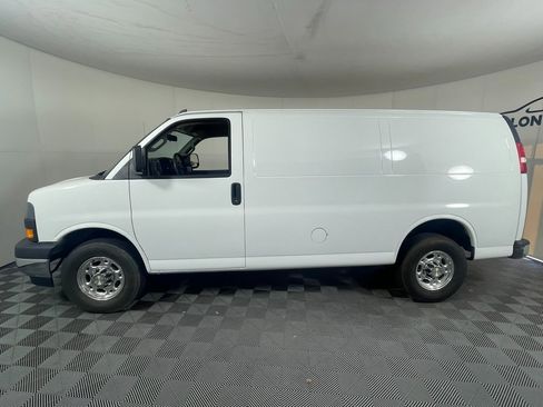 Used 2023 GMC Savana 2500 w/ Driver Convenience Package image 3
