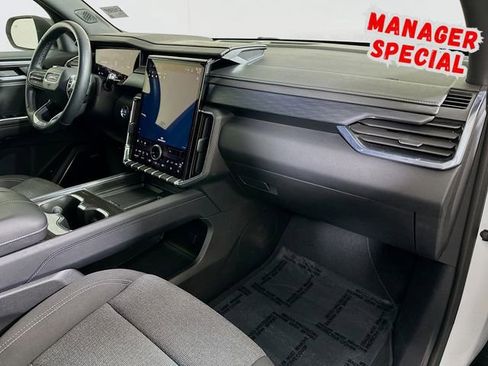 Used 2025 GMC Acadia Elevation image 32